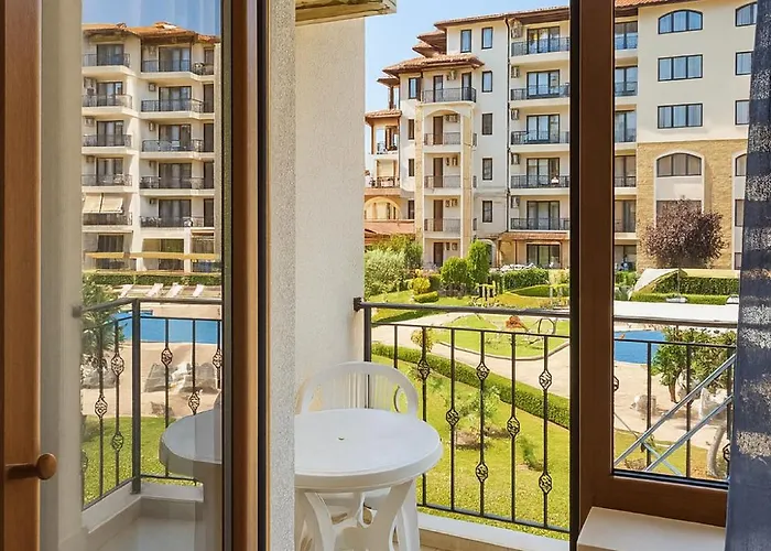 Apolon 8 Relax With Pools Апартамент *